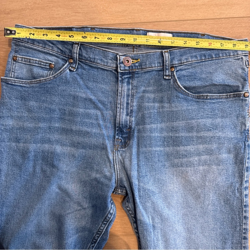 Wrangler Premium Quality Men's Jeans 38x32  Light-Medium Wash Blue Denim Comfort - Picture 12 of 15